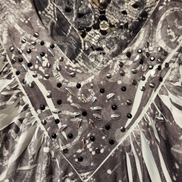 One World Black and White Patterned Top With Lace On The Back - Picture 3 of 6